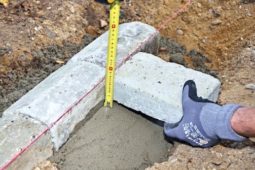 Näkyvät reunakivet Maakostea betoni: Näkyvät reunakivet